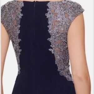 Brand new full length XSCAPE lined gown with capped sleeves. A must have STEAL🔥